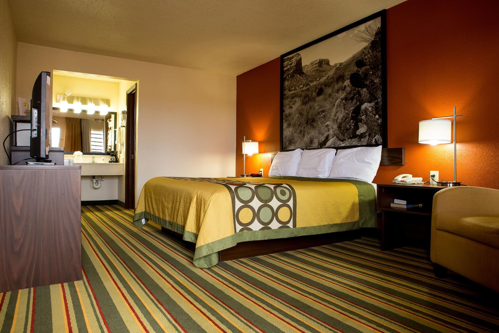 Super 8 By Wyndham Woodward Hotel Exterior foto