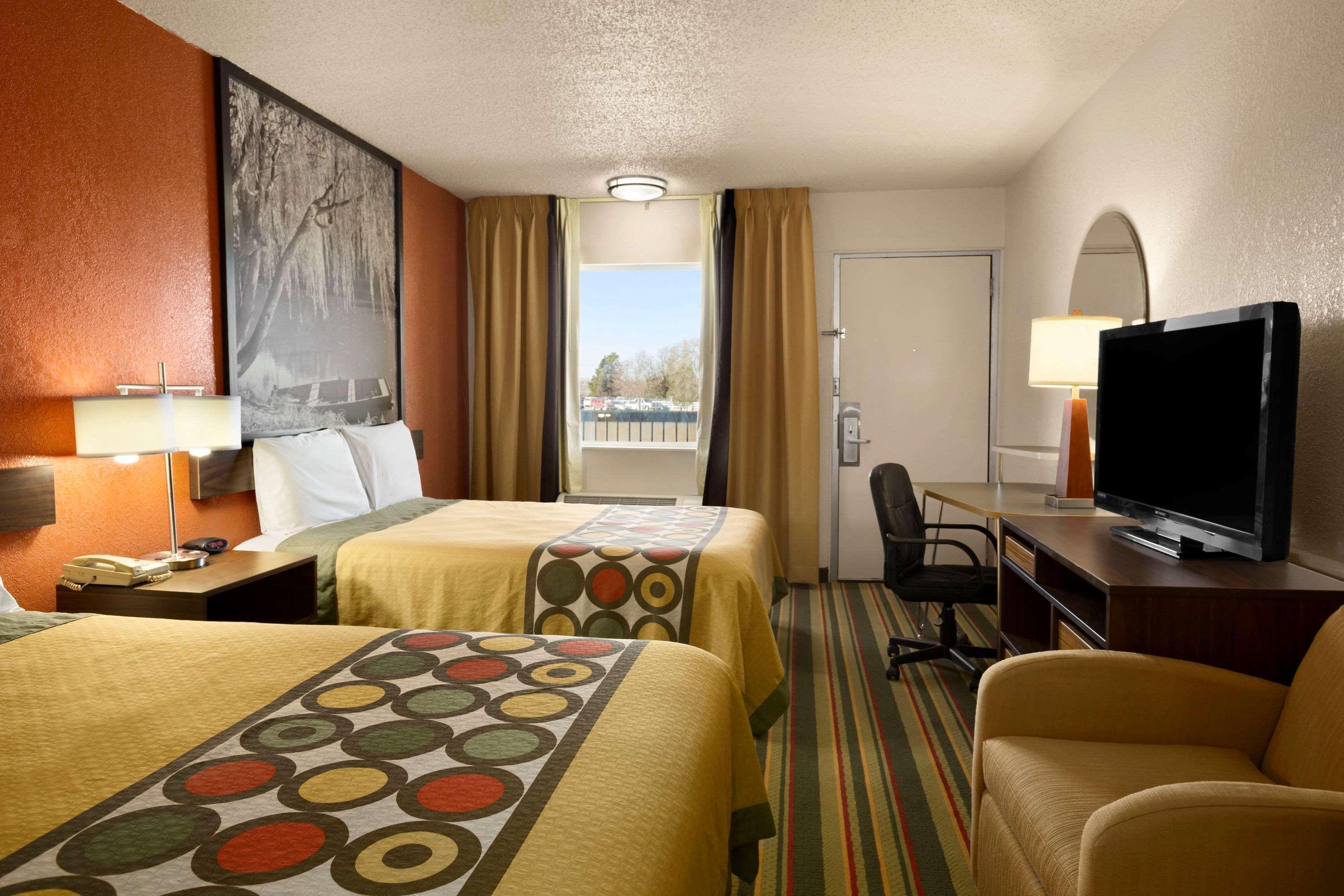 Super 8 By Wyndham Woodward Hotel Exterior foto